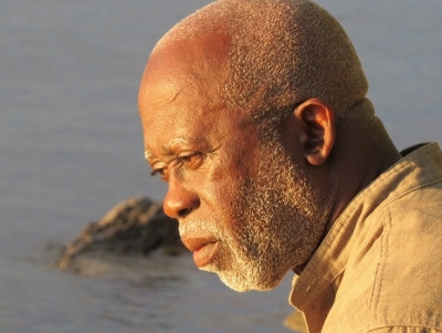 Ernesto Dabo - Apresenta&ccedil;&atilde;o do livro de poesias OLONKO pela Professora Celina Silva